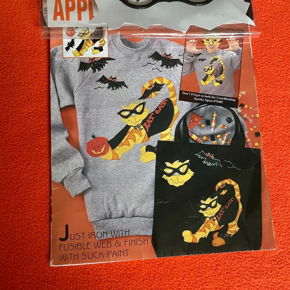 Daisy Kingdom 1996 Halloween No-Sew Applique and Free Spooky Specs Kit